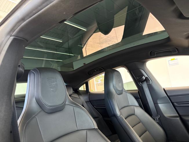 PORSCHE Taycan Photo 28