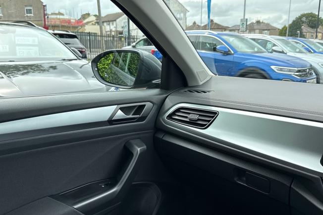 VOLKSWAGEN T-Roc Photo 34