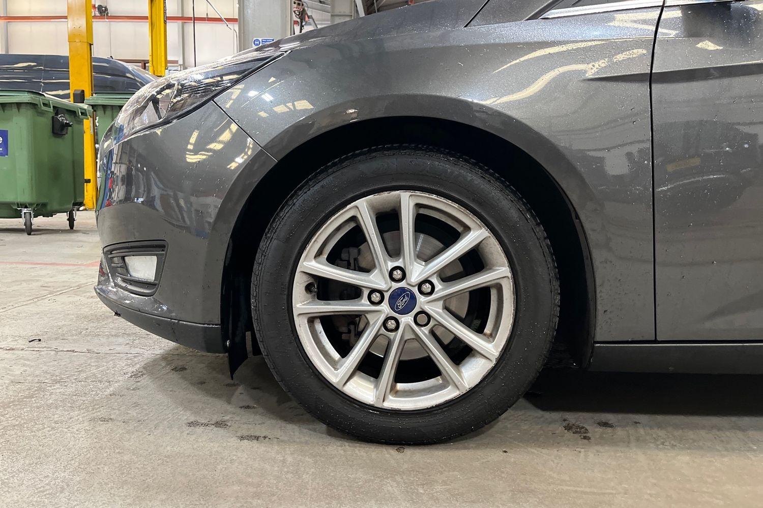 Ford FOCUS Photo 7
