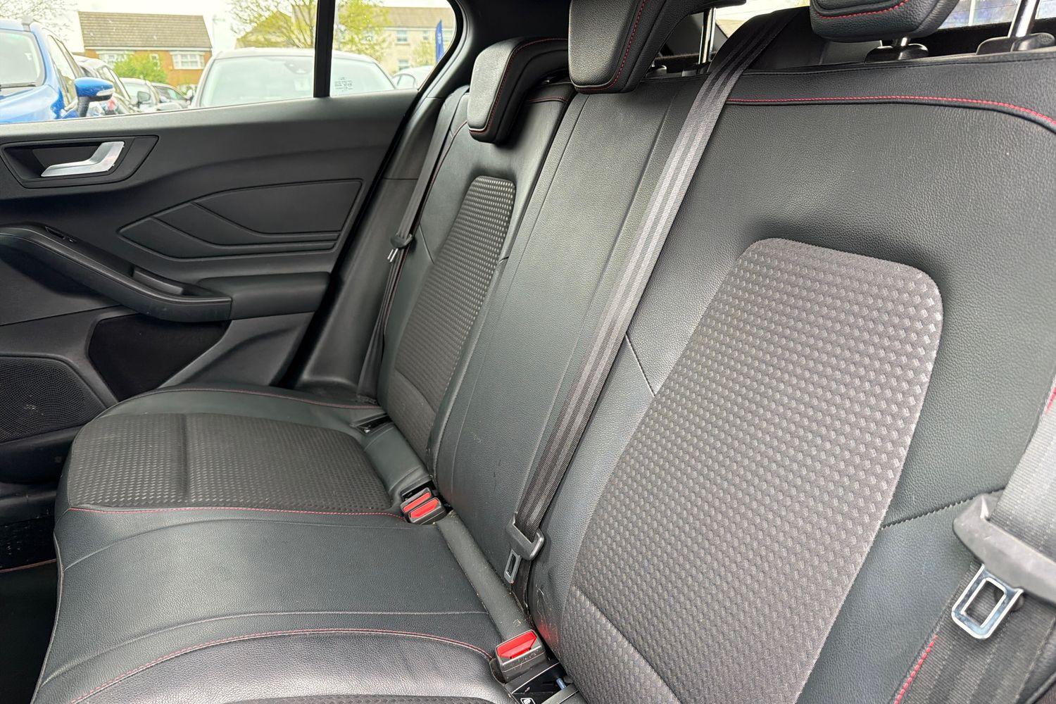 Ford FOCUS Photo 19