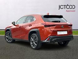LEXUS Ux Photo 3