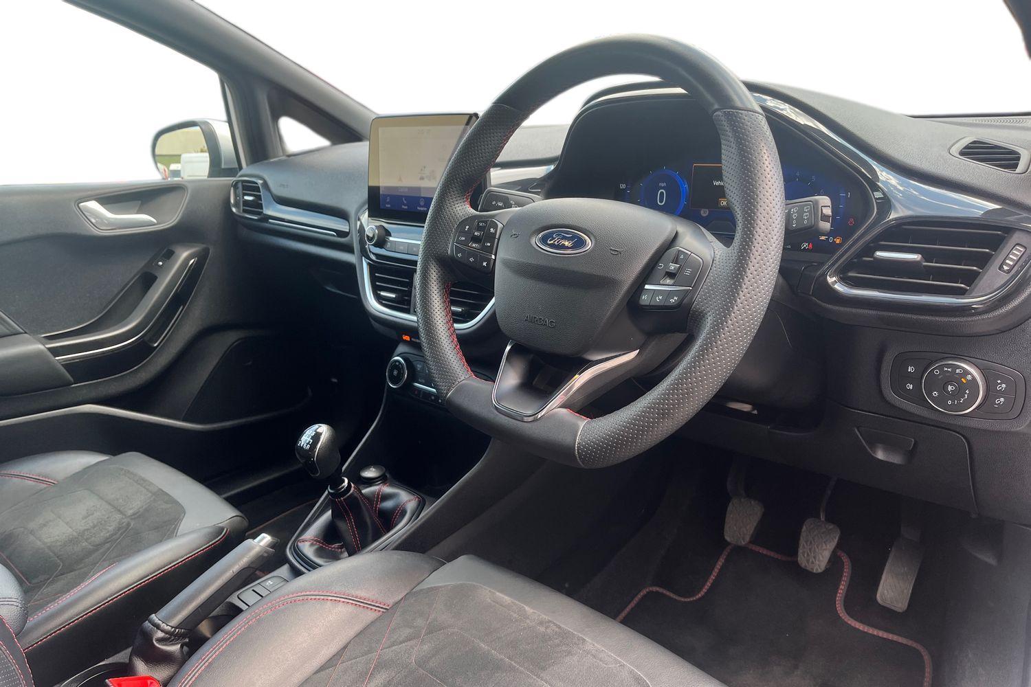 Ford FIESTA Photo 8