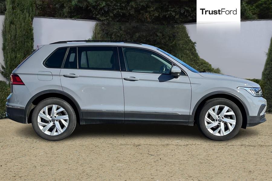 Volkswagen TIGUAN Photo autoimg-2aff9130a158146cfa116e63640de8df49854140.jpg