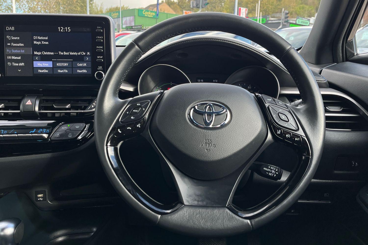 Toyota C-HR Photo 11
