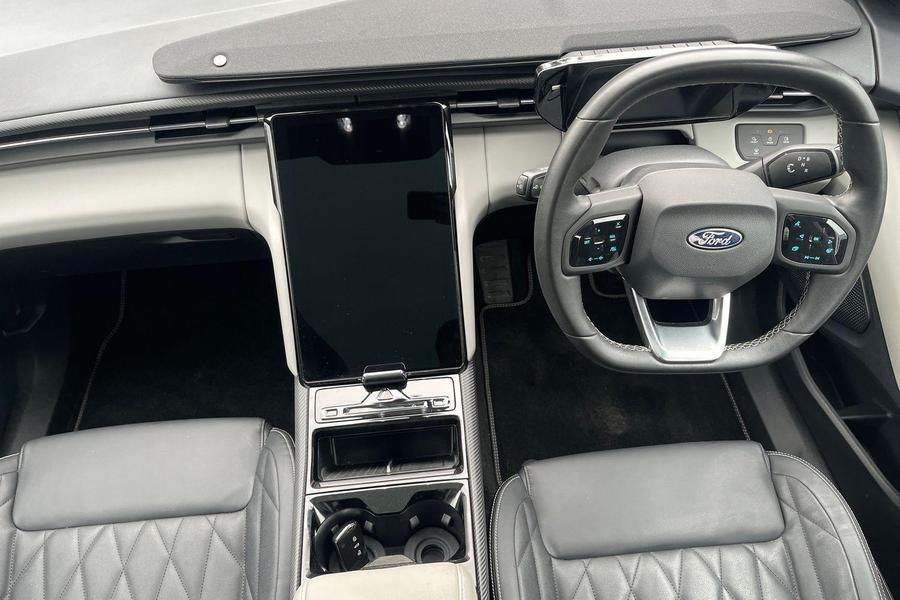 Ford Explorer Photo autoimg-2b03732ce7ab7dd567a2f00a2cc1616b9ce71ca0.jpg