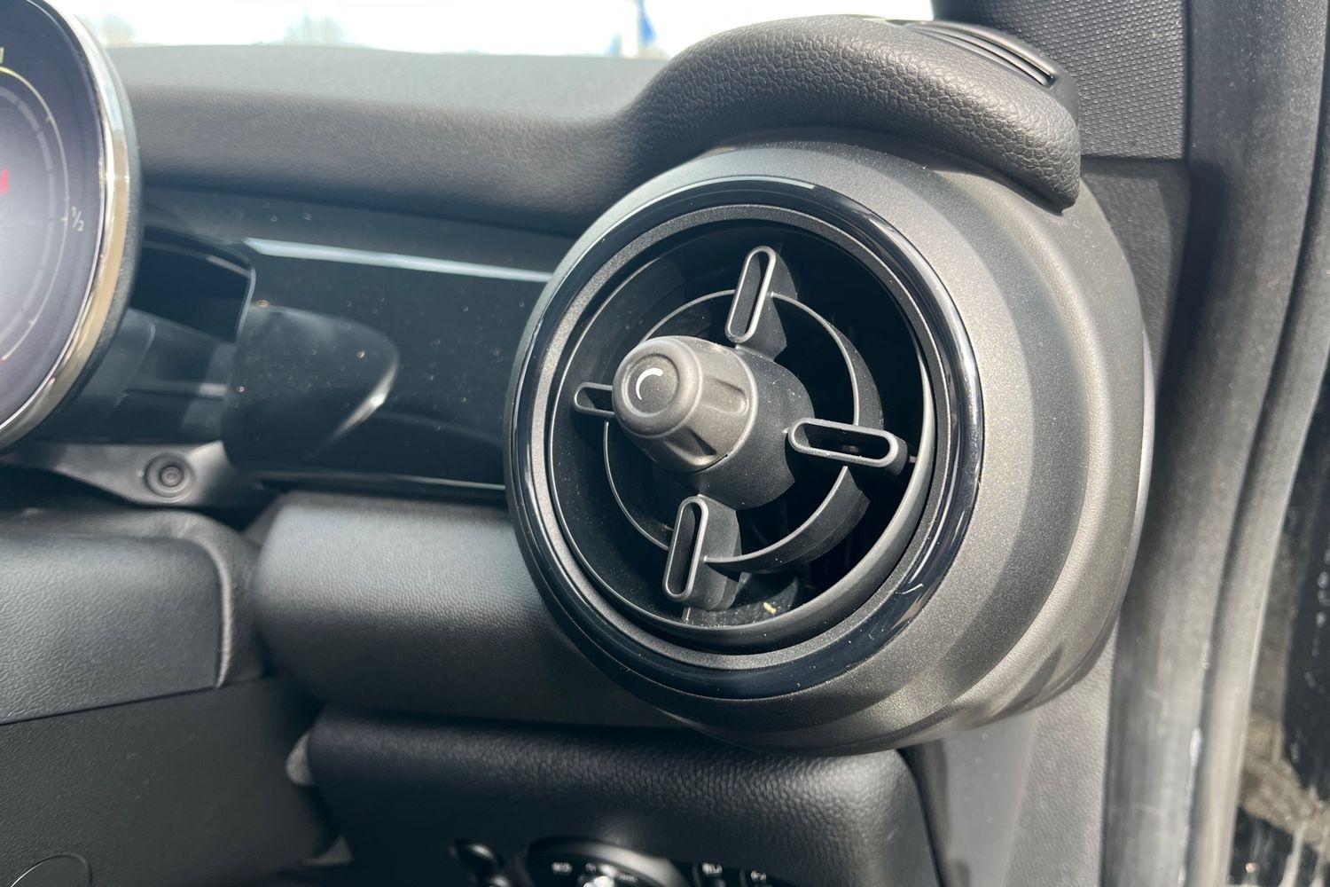 MINI Hatch Photo 33