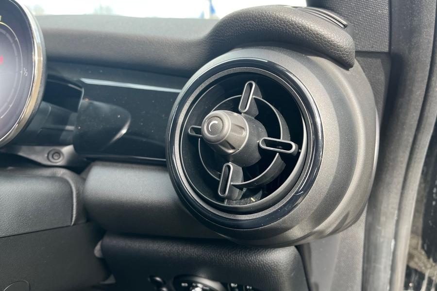 MINI Hatch Photo autoimg-2b0d25b34ba382cfeb393374a58d0c2434ba1573.jpg