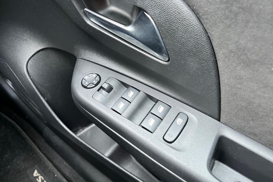 Vauxhall CORSA Photo autoimg-2b10bf550be40197166292eefe3223ff6b39d335.jpg
