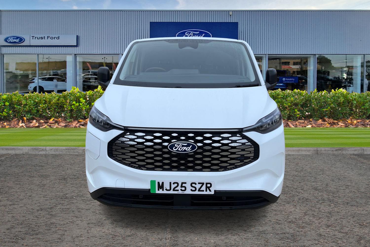 Ford E-TRANSIT CUSTOM Photo 11