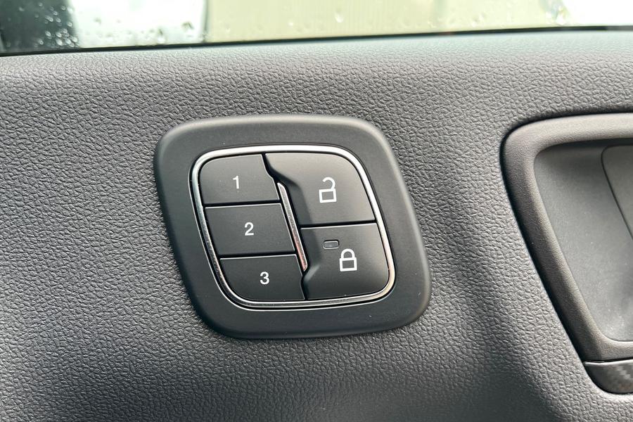 Ford Kuga Photo autoimg-2b1c3694cfdac011f85556f39b199657774a7890.jpg