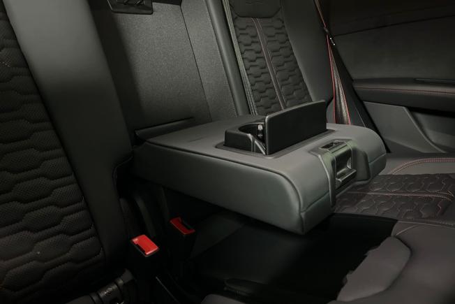 AUDI Rsq8 Photo 26