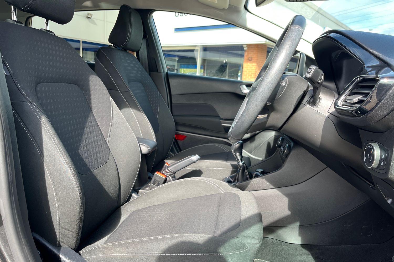 Ford FIESTA Photo 16