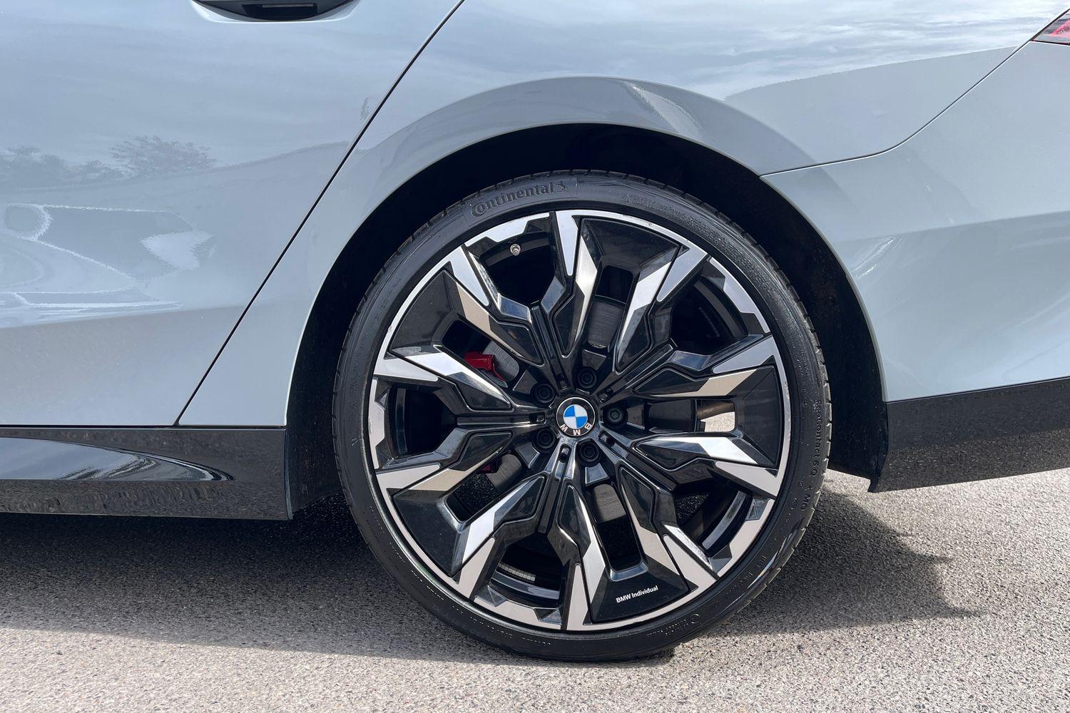 BMW 5 Series Photo 7