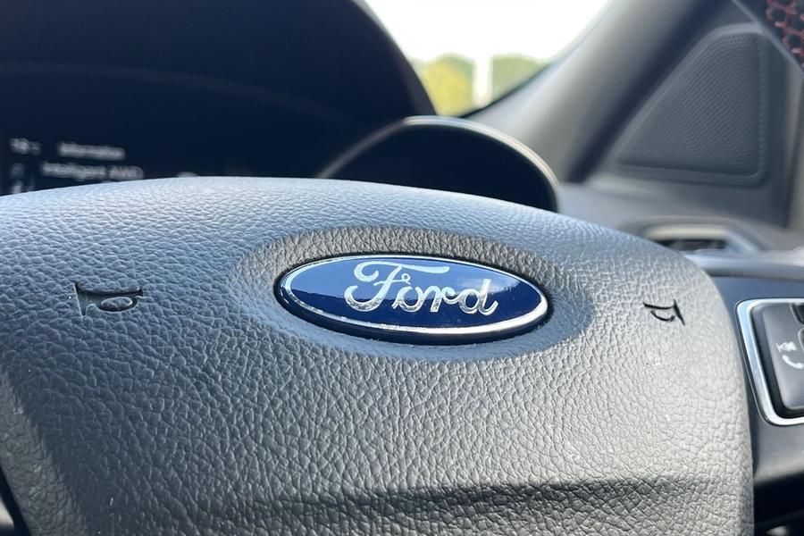 Ford Kuga Photo autoimg-2b268f51500d8a054ae90aed101ed934e1b61024.jpg
