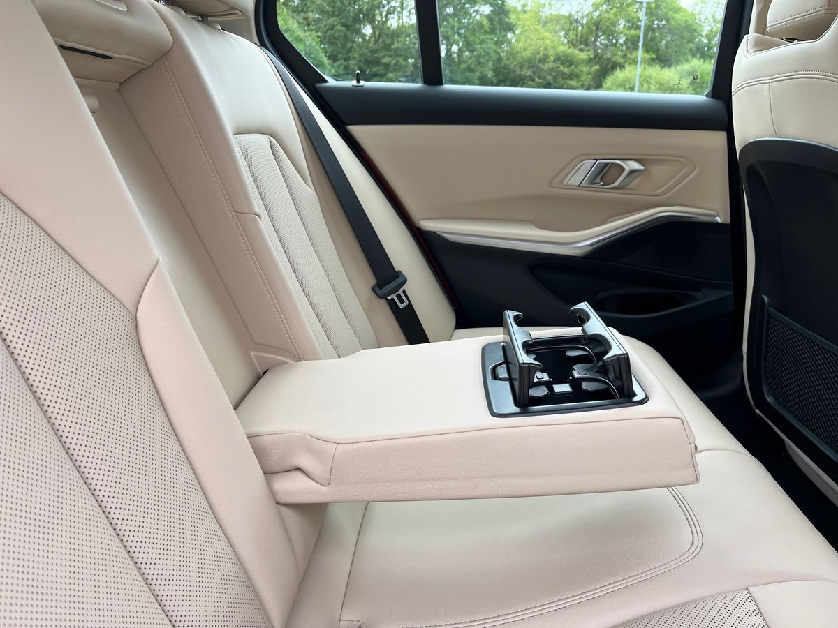 BMW 3 Series Photo 26