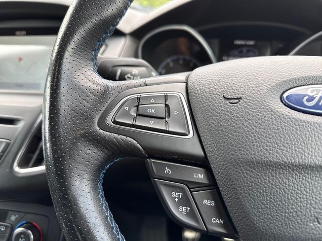 FORD Focus Photo 16