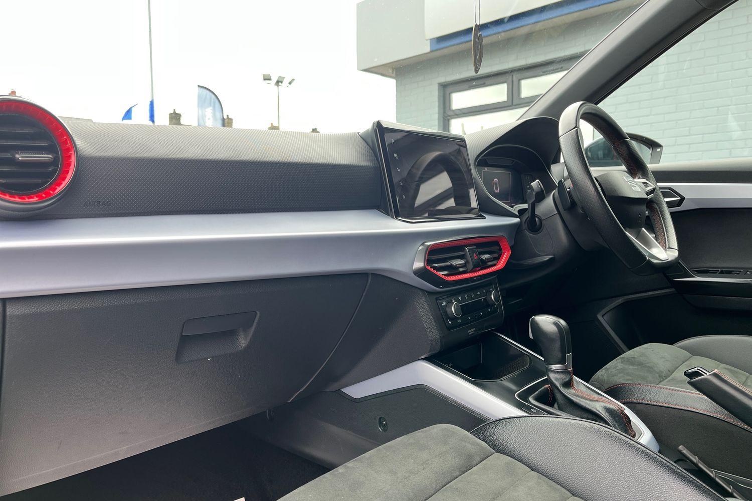 SEAT ARONA Photo 17