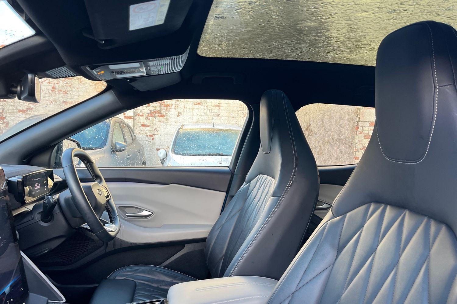 Ford EXPLORER Photo 18