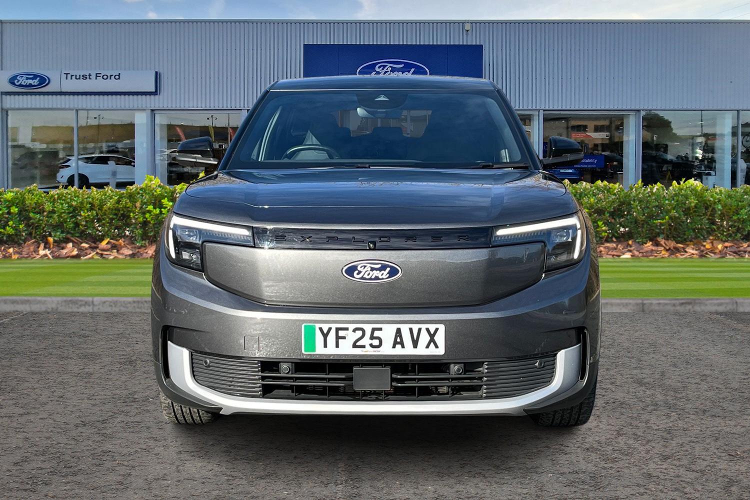 Ford EXPLORER Photo 5