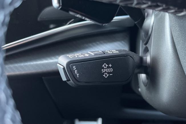 AUDI Rsq8 Photo 40
