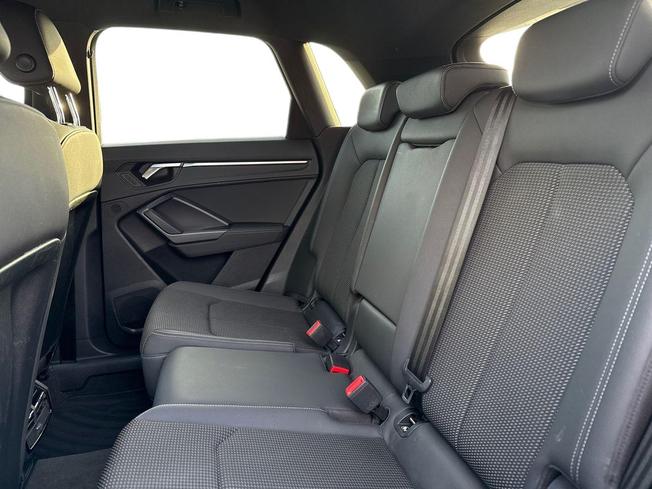 AUDI Q3 Photo 9