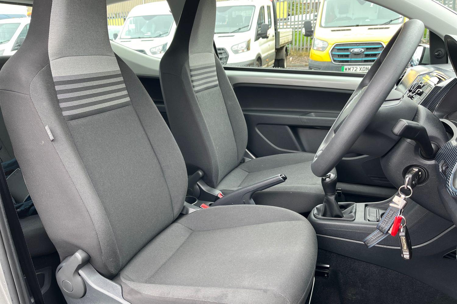 Volkswagen UP Photo 16