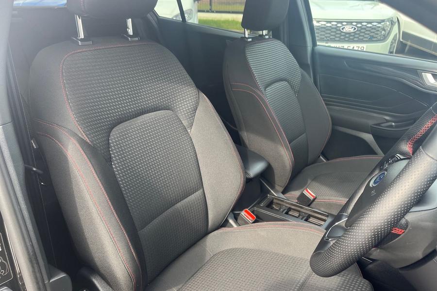 Ford FOCUS Photo autoimg-2b3f831b1e3cef33dfec9588a06a8a9af5407812.jpg