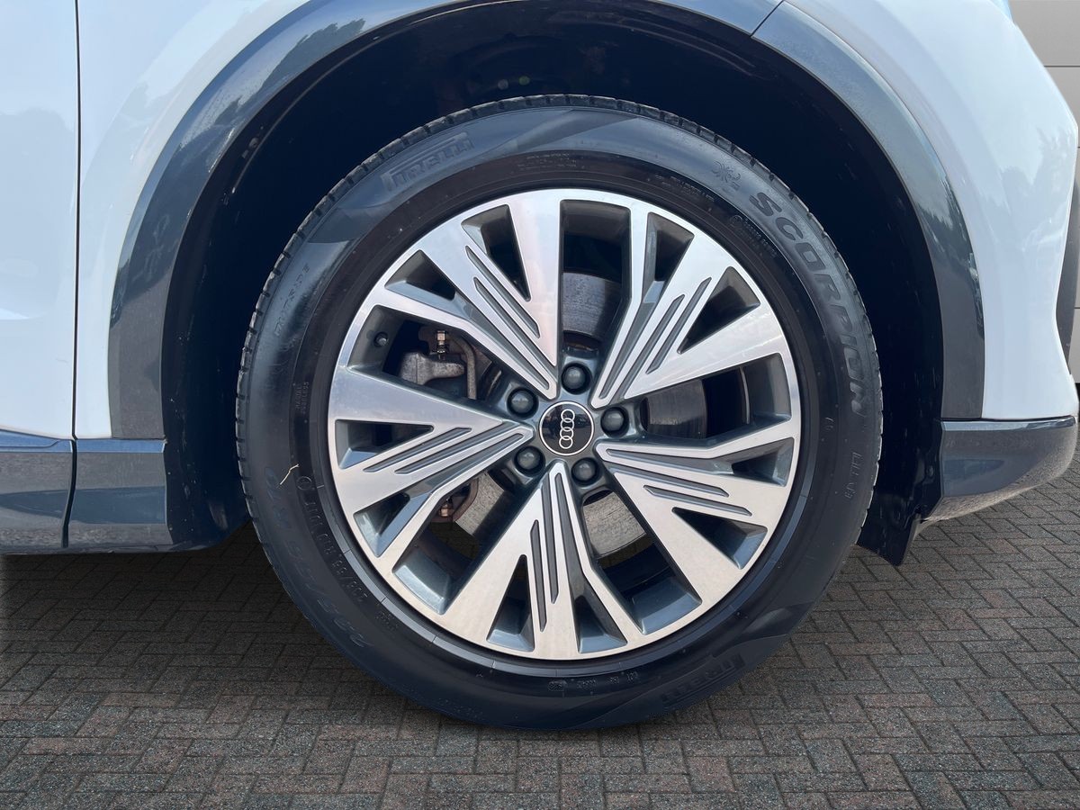 Audi Q4 e-tron Photo 8