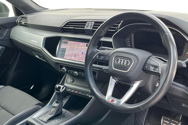 AUDI Q3 Photo 6