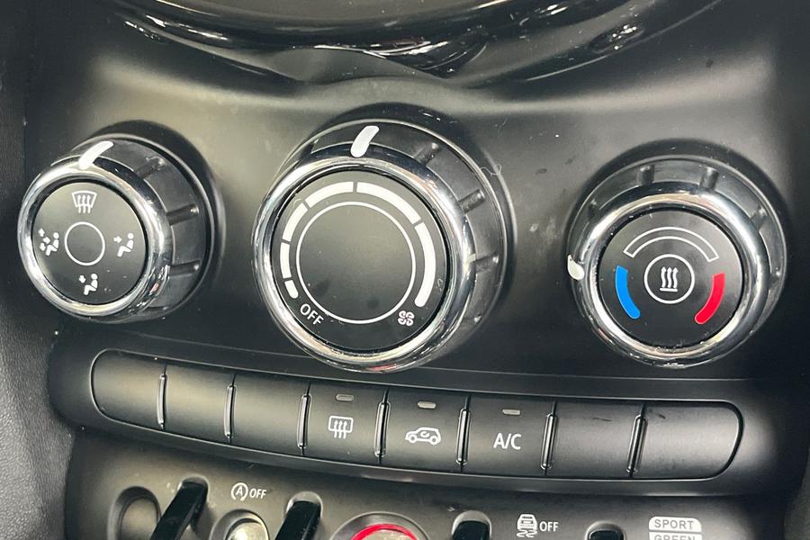 MINI HATCHBACK Photo autoimg-2b47c84d1871de6f9c3bc8ccd671318eb8181138.jpg