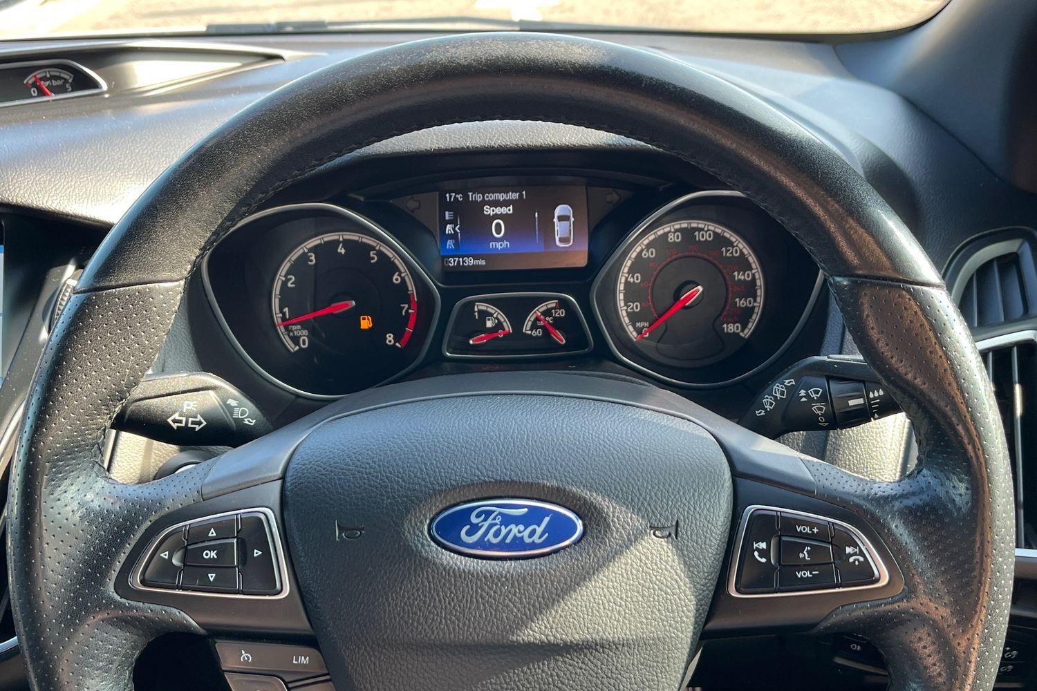 Ford FOCUS Photo 11