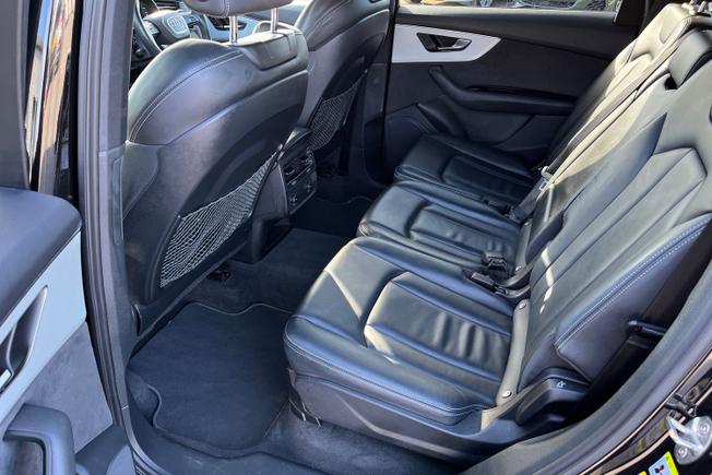 AUDI Q7 Photo 45