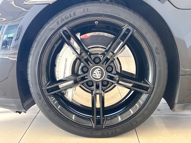 PORSCHE Taycan Photo 24