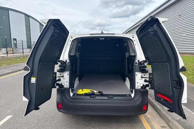 Volkswagen ID. Buzz Cargo Photo 12