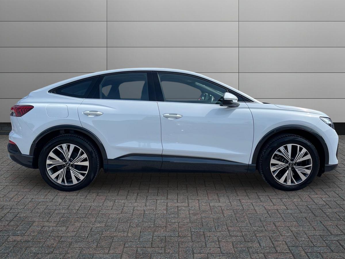 Audi Q4 e-tron Photo 5
