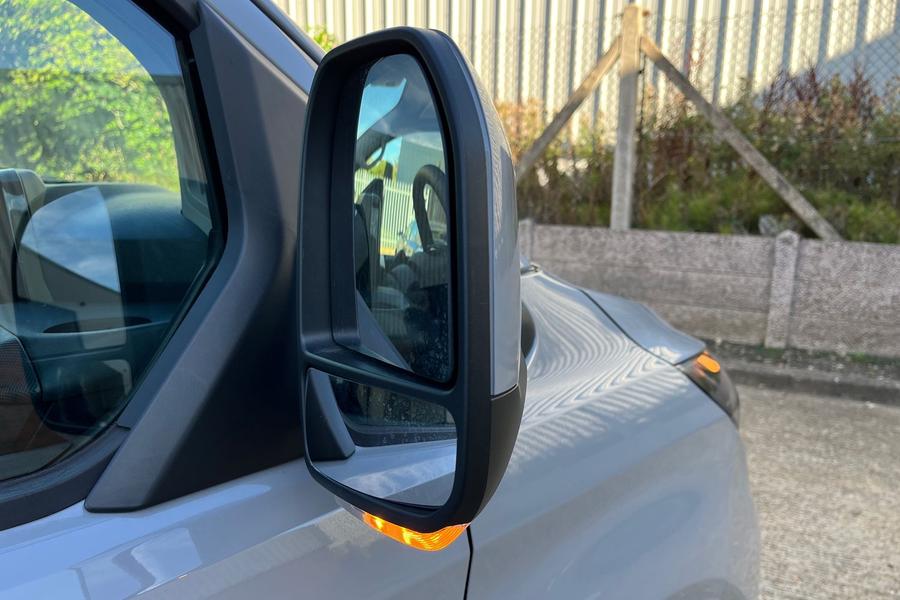 Ford TRANSIT CUSTOM Photo autoimg-2b5d671f5960f1d6b71cc928ee411b81f479ab42.jpg