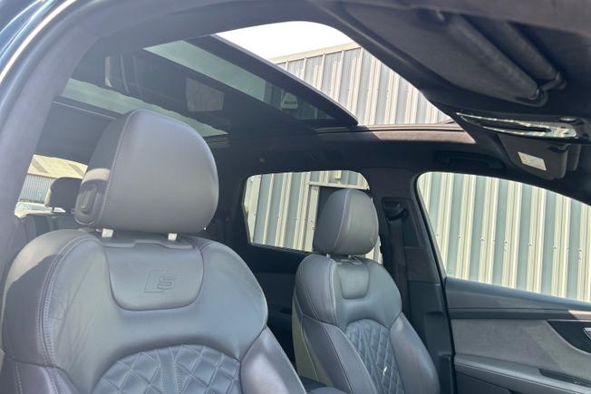 AUDI Q7 Photo 52