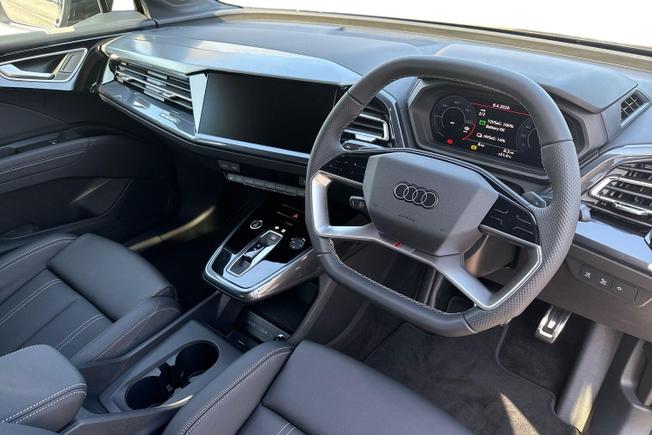 AUDI  Q4 SUV Photo 6