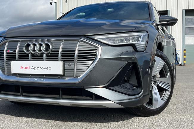 AUDI e-tron Photo 27