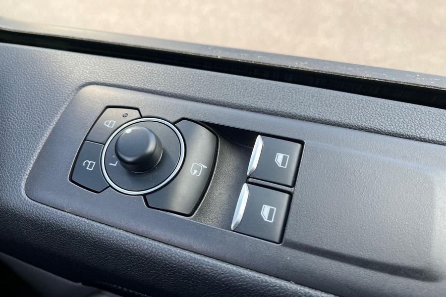 Ford TRANSIT CUSTOM Photo autoimg-2b7f5e0151a23c85b351f8d3aa720fc47528e569.jpg