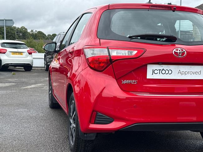 TOYOTA Yaris Photo 28