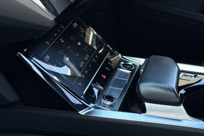 AUDI Q8 E-Tron Photo 46