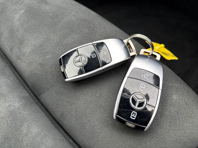 MERCEDES-BENZ E Class Photo 46