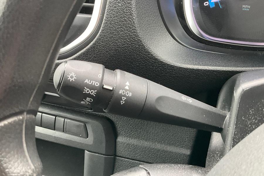 Vauxhall VIVARO LIFE Photo autoimg-2b8e946bdf55a5065506316d0d8927b0045aaa8a.jpg