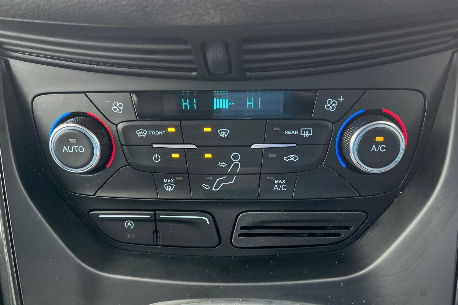Ford KUGA Photo 26