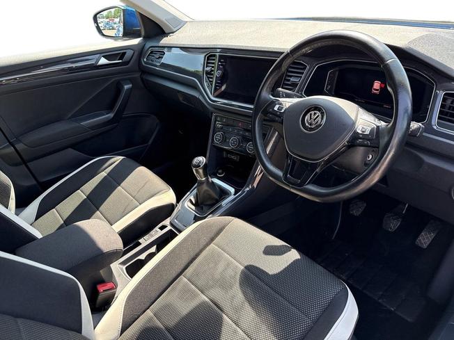 VOLKSWAGEN T-Roc Photo 6