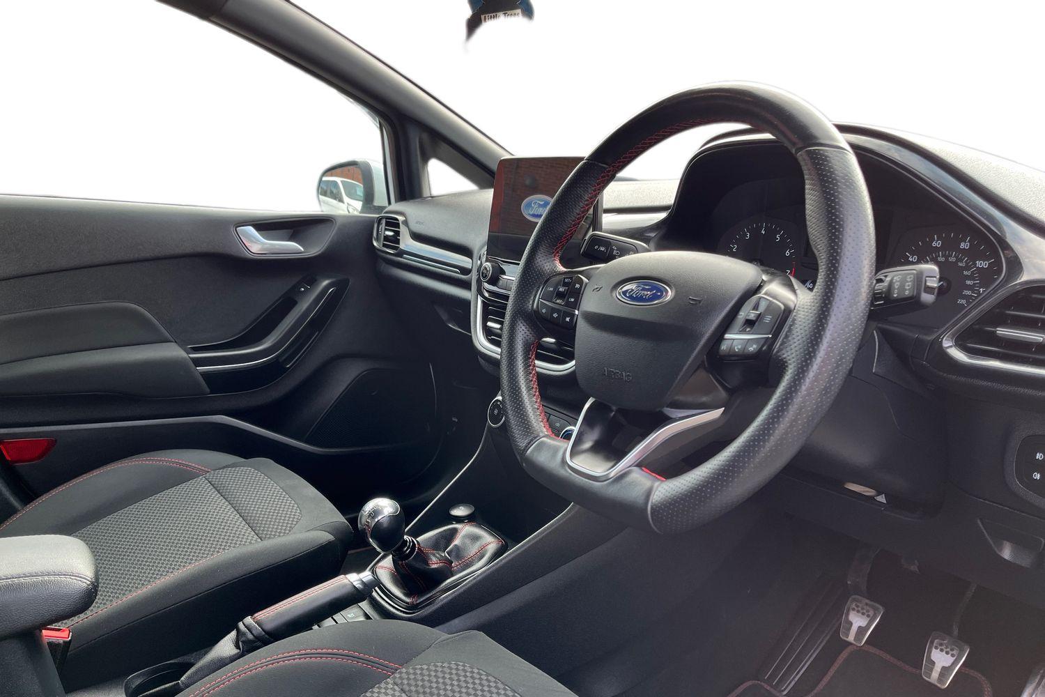 Ford FIESTA Photo 8