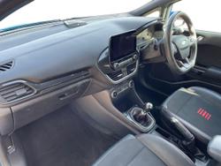 FORD Fiesta Photo 2