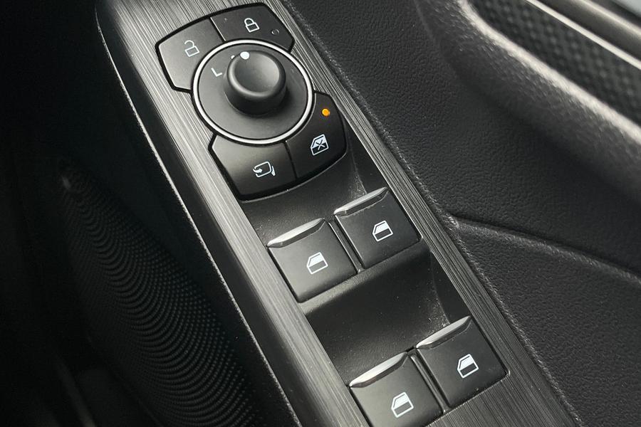 Ford KUGA Photo autoimg-2b9e87d1aad72f17216723c2484c260e1509cf93.jpg