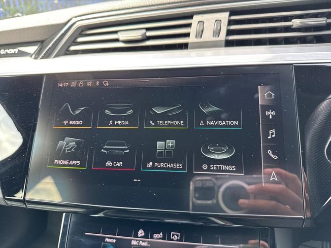AUDI e-tron Photo 41